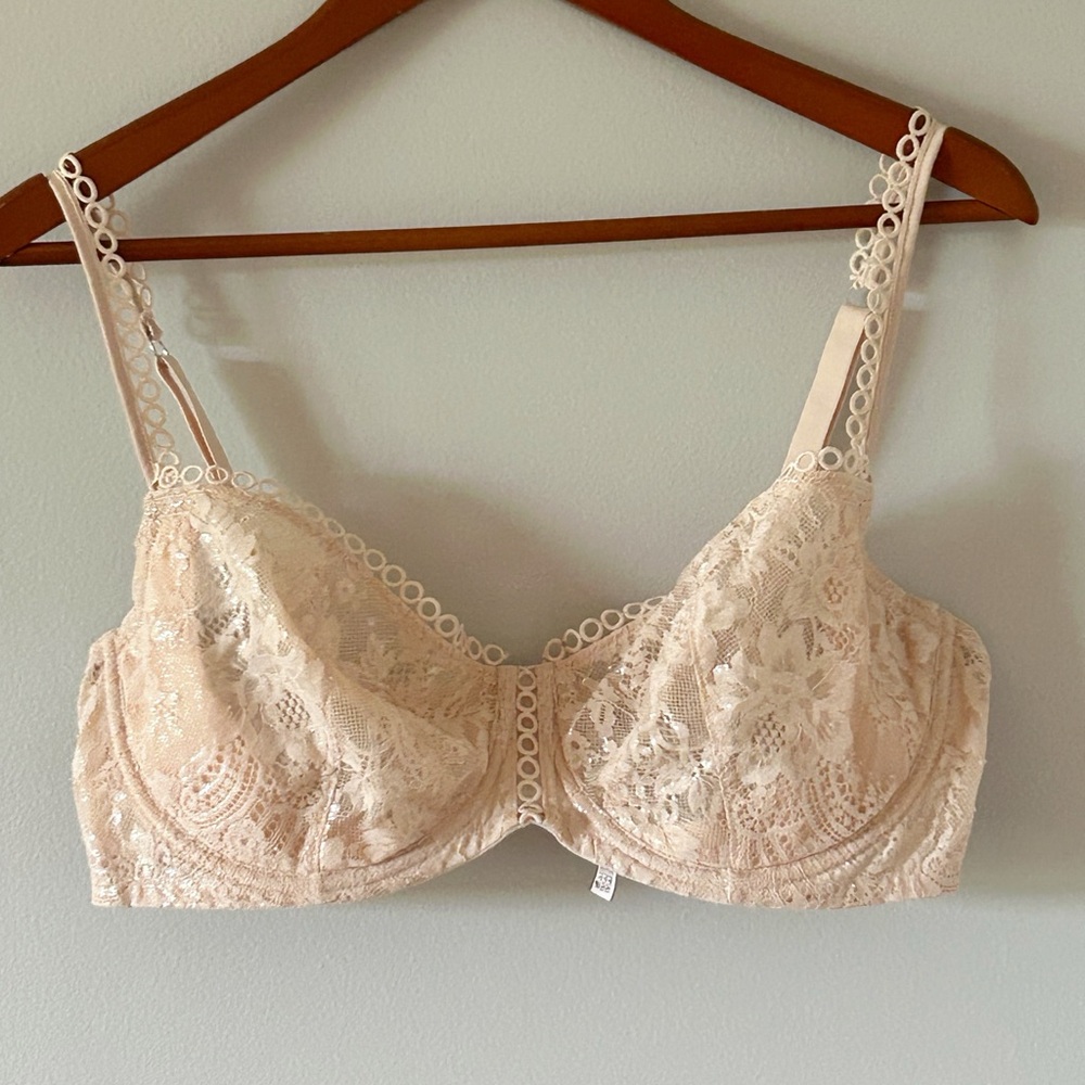 Victoria's Secret Peach Pink Lace Underwire Bra 38DD